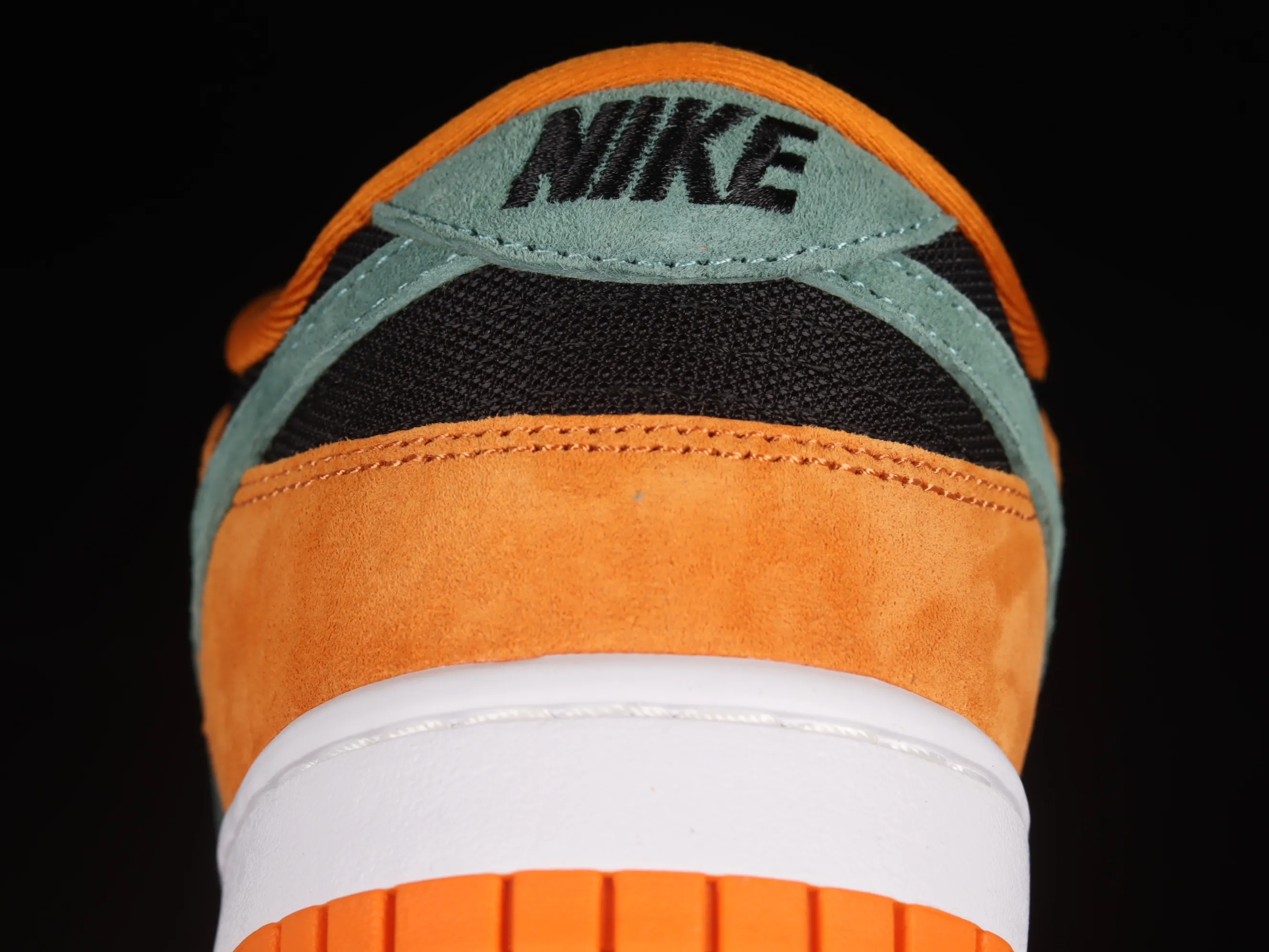 All categories Nk SB Dunk series Nk SB Dunk Low low-top sneakers N version NK SB Dunk Low SP "Ceramic" carrot yellow and black SB low-top casual sports skateboard shoes DA1469-001